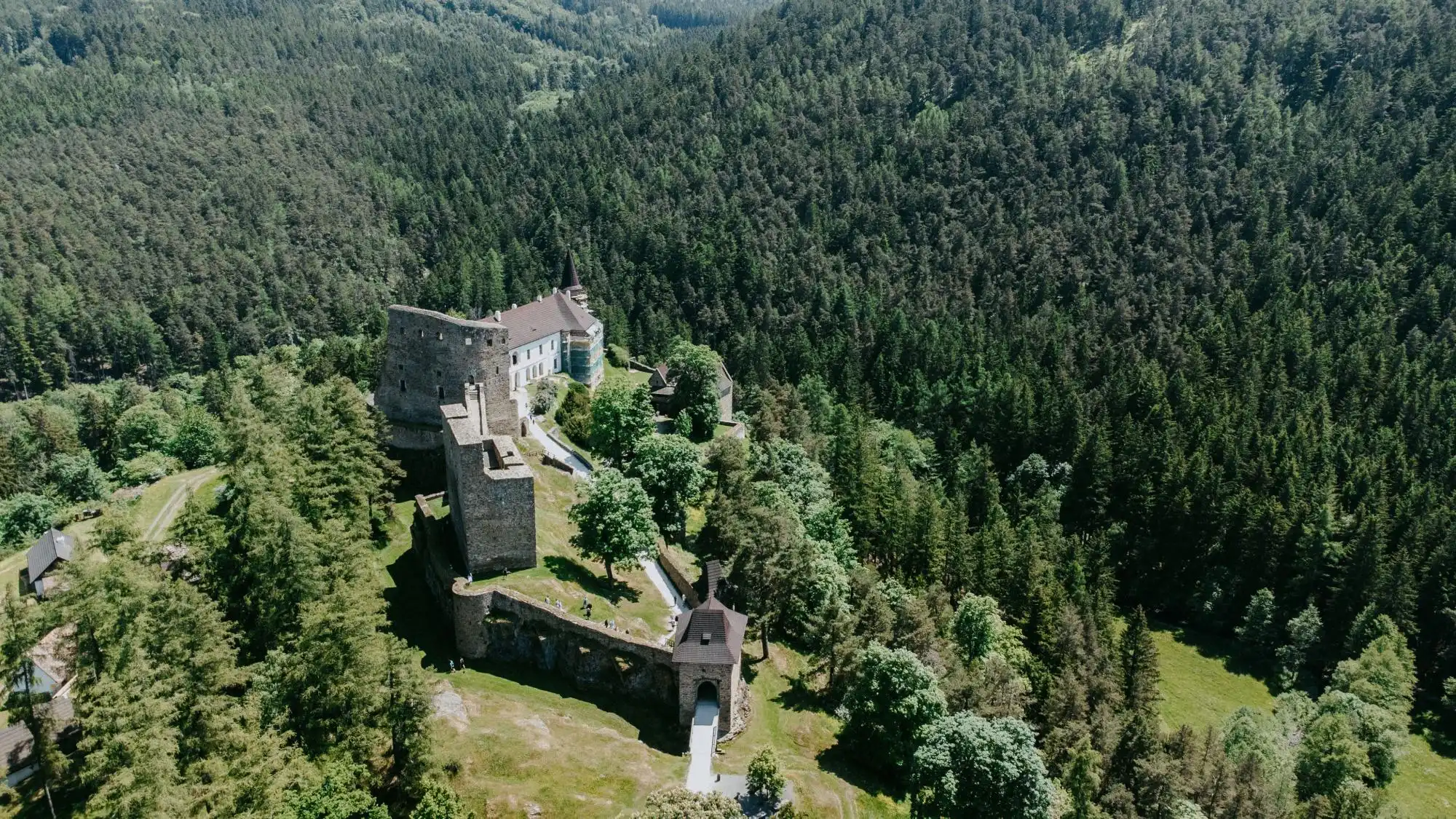 Otava.fun - společný projekt měst Sušice, Horažďovice, Strakonice a Písek. Hrad Velhartice: Romantický šumavský hrad, sídlo Buška z Velhartic