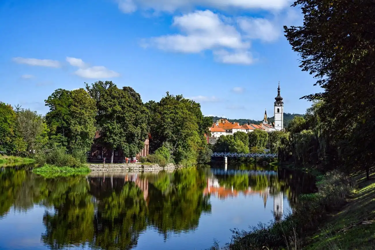 Otava.fun - společný projekt měst Sušice, Horažďovice, Strakonice a Písek. Vyhlídková věž v Písku: panoramatický výhled z věže kostela Narození Panny Marie